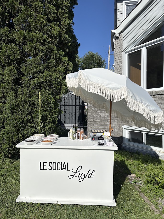 Cart Le Social Light installé en plein soleil